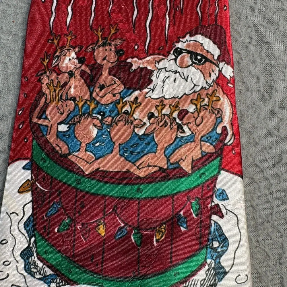 Hallmark Yule Tie Greetings Mens Red Christmas Santa Reindeer Hot Tub Necktie